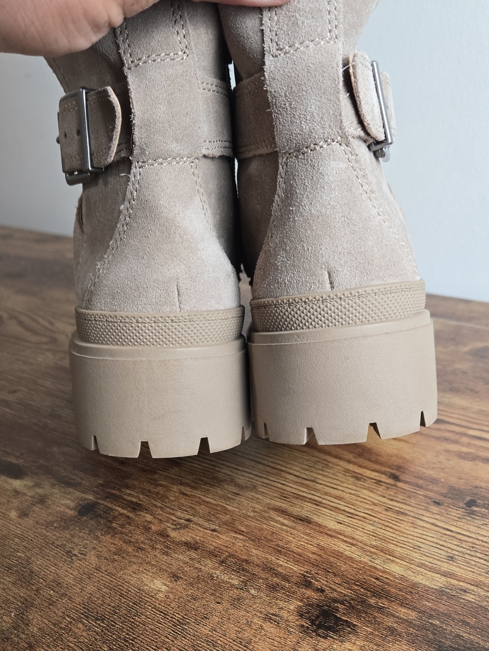 Lucky Brand Elyton Suede Chunky Lug Sole Ankle Boots Sz 8 Side Zip Buckle Moto - Picture 3 of 8